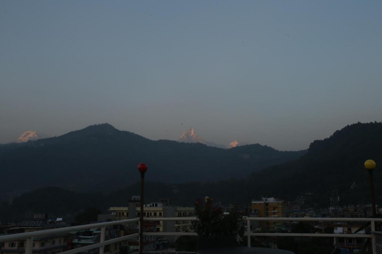 Hotel White Himal Покхара Экстерьер фото