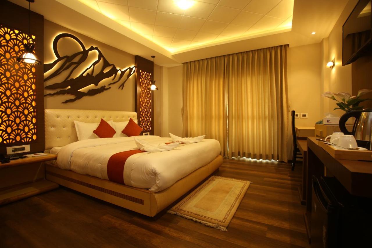 Hotel White Himal Покхара Экстерьер фото
