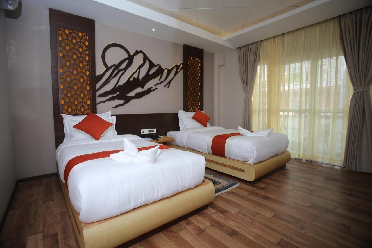 Hotel White Himal Покхара Экстерьер фото