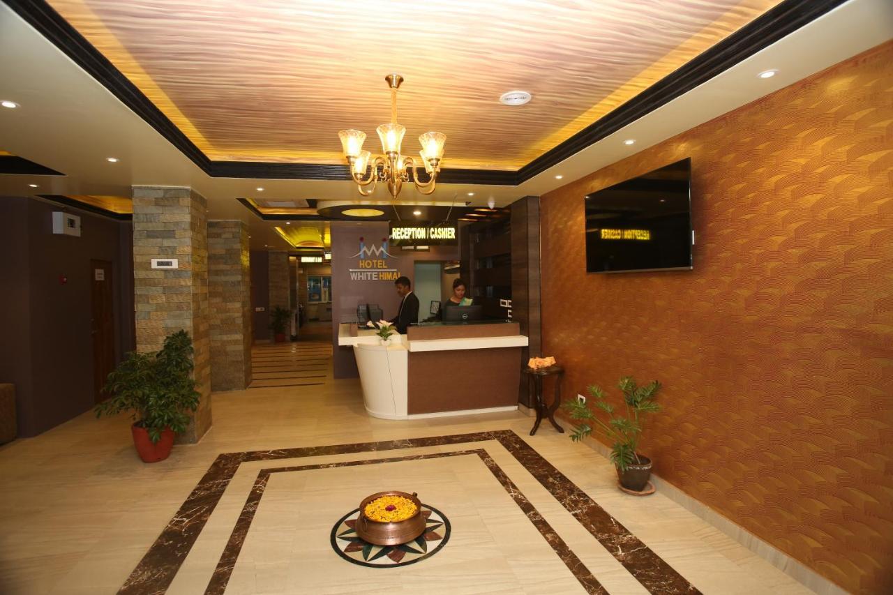 Hotel White Himal Покхара Экстерьер фото