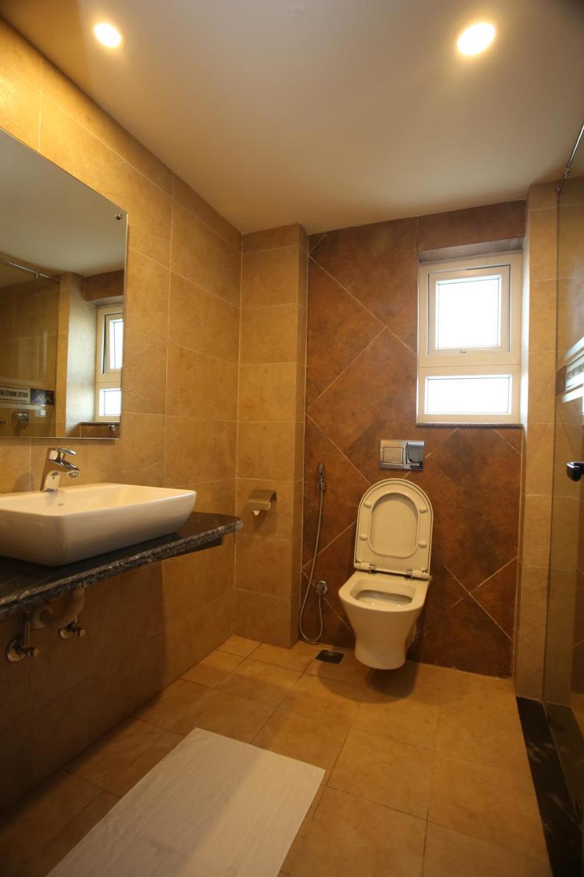 Hotel White Himal Покхара Экстерьер фото