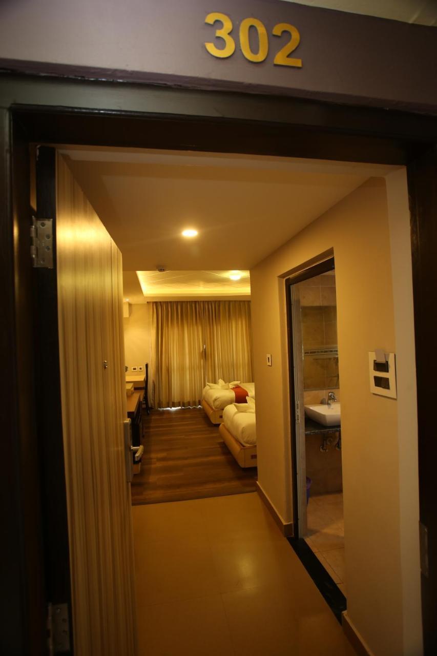 Hotel White Himal Покхара Экстерьер фото