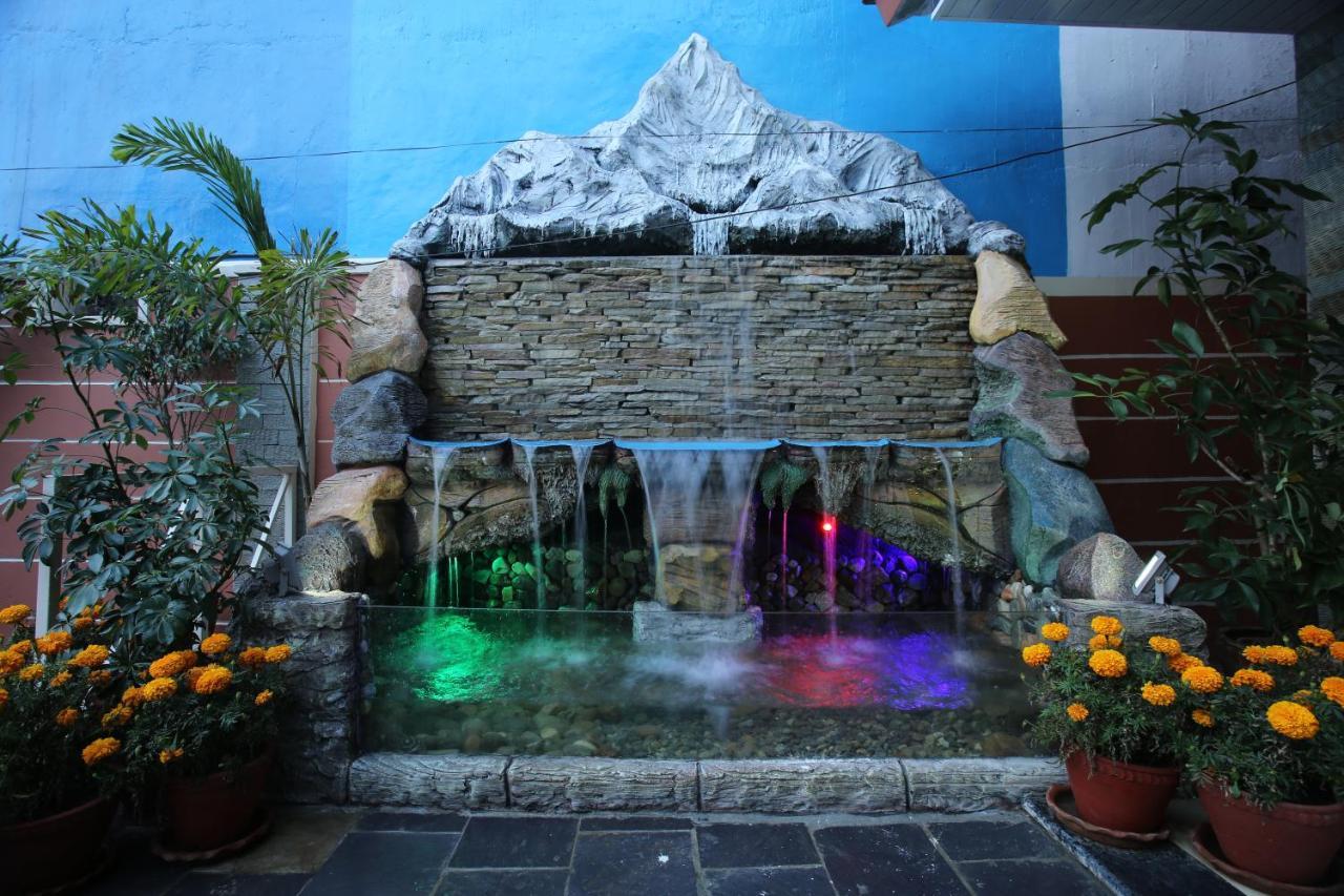 Hotel White Himal Покхара Экстерьер фото