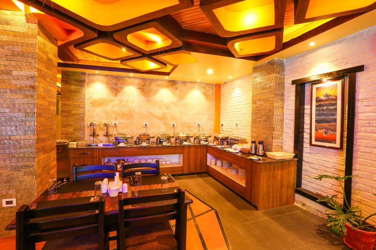 Hotel White Himal Покхара Экстерьер фото