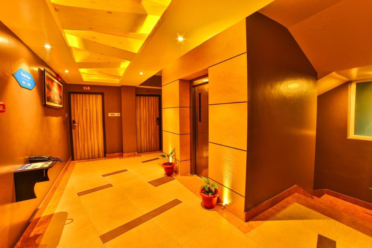 Hotel White Himal Покхара Экстерьер фото