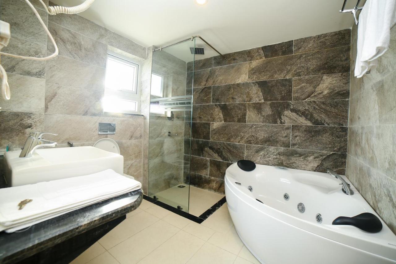 Hotel White Himal Покхара Экстерьер фото