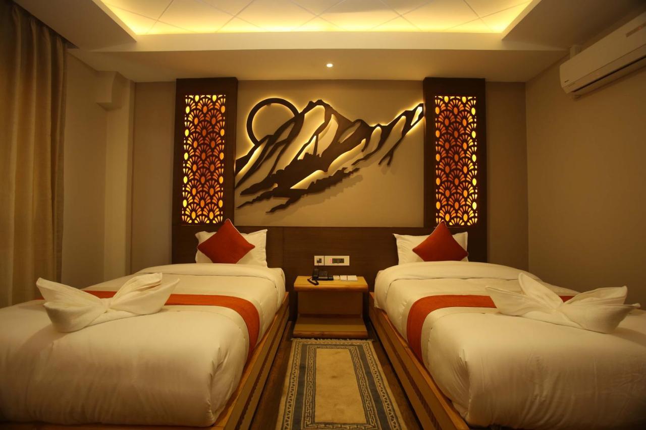 Hotel White Himal Покхара Экстерьер фото